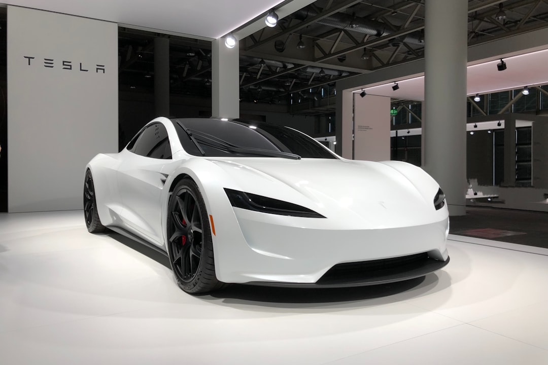 Tesla за несколько часов продала 200 эксклюзивных досок для серфа